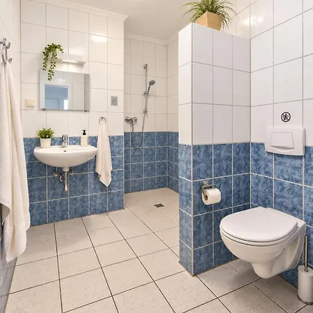 Nordquartier - Helles Vierbettzimmer Mit Gemeinschaftsbad - E07 Apartment Lunden