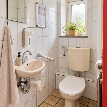 Apartment Nordquartier - Helles Vierbettzimmer Mit Gemeinschaftsbad - E07